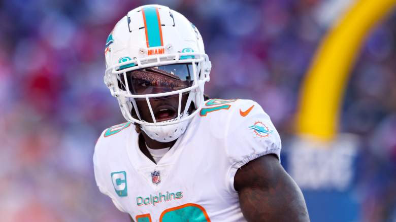 Dolphins WR Tyreek Hill sparks Browns trade speculation with four-word message.