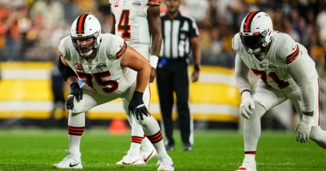 Insane stat details how poorly Cleveland Browns offensive line is playing in 2023