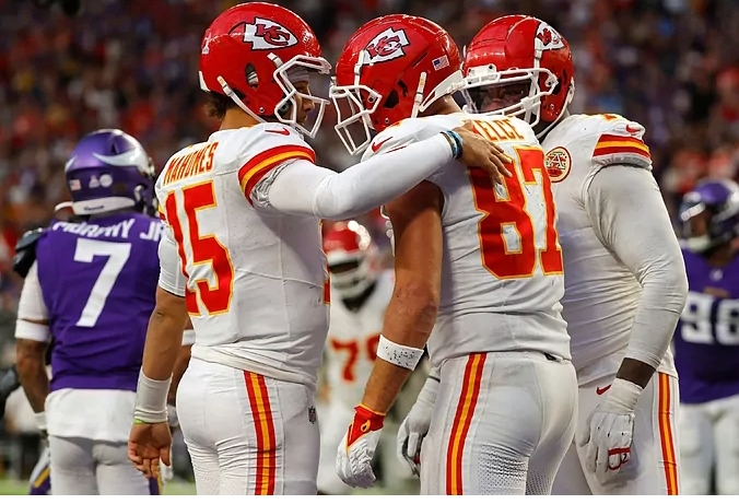 Chiefs outlast Vikings as Justin Jefferson, Travis Kelce suffer injuries