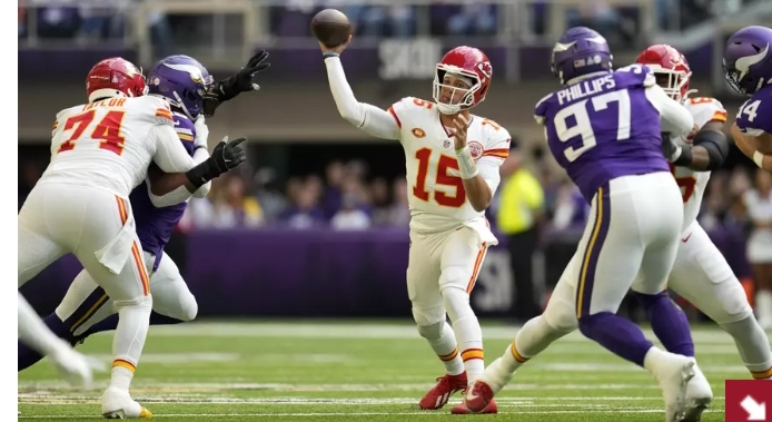 Patrick Mahomes, Chiefs outlast Vikings 27-20; Travis Kelce catches TD pass after hurting ankle