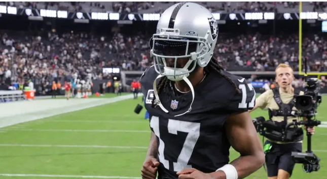 Davante Adams Unleashes Frustration With Raiders in Press Conference