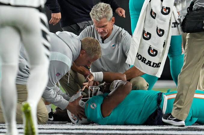 Dolphins’ McDaniel updates key injuries on offensive line and more | Miami Herald