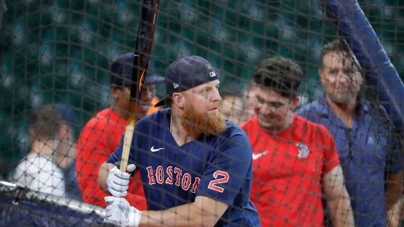 Craig Breslow answers release official statement if the red Sox are interested in re-signing Justin Turner