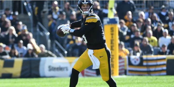 Social media reacts to another rough outing by Steelers QB Kenny Pickett