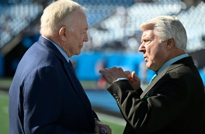 Jerry Jones makes a surprise announcement