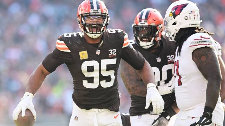 Browns reacts to egregious non-call on Myles Garrett sack