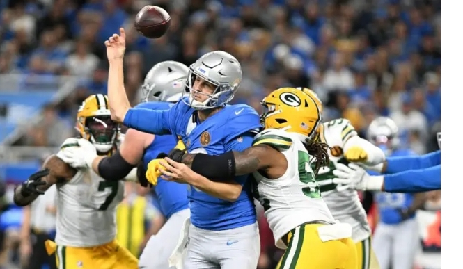 Suspicious Replay Has Detroit Lions Fans Claim NFL Is ‘Rigged’ After Green Bay Packers Catch Massive Break