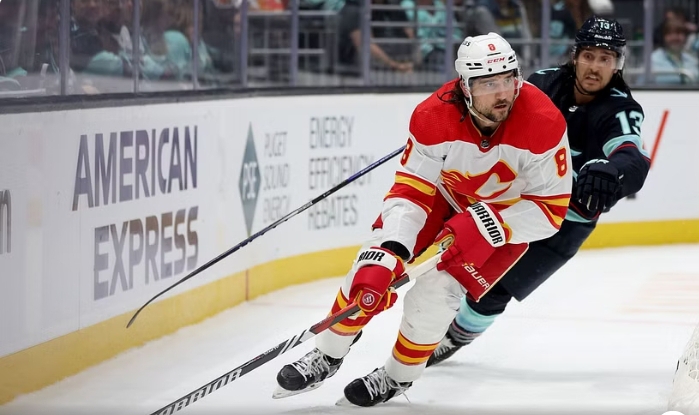 Toronto Maple Leafs Rumors: Insider speculates what’s stopping $18,000,000 defenceman trade with Flames