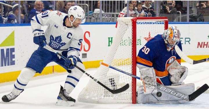 WATCH: Maple Leafs honour John Tavares for his 1,000 point milestone