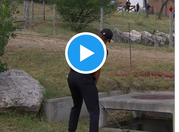 Watch: Jordan Spieth hit into a drain and then a gutter on the clubhouse roof at the Valero Texas Open